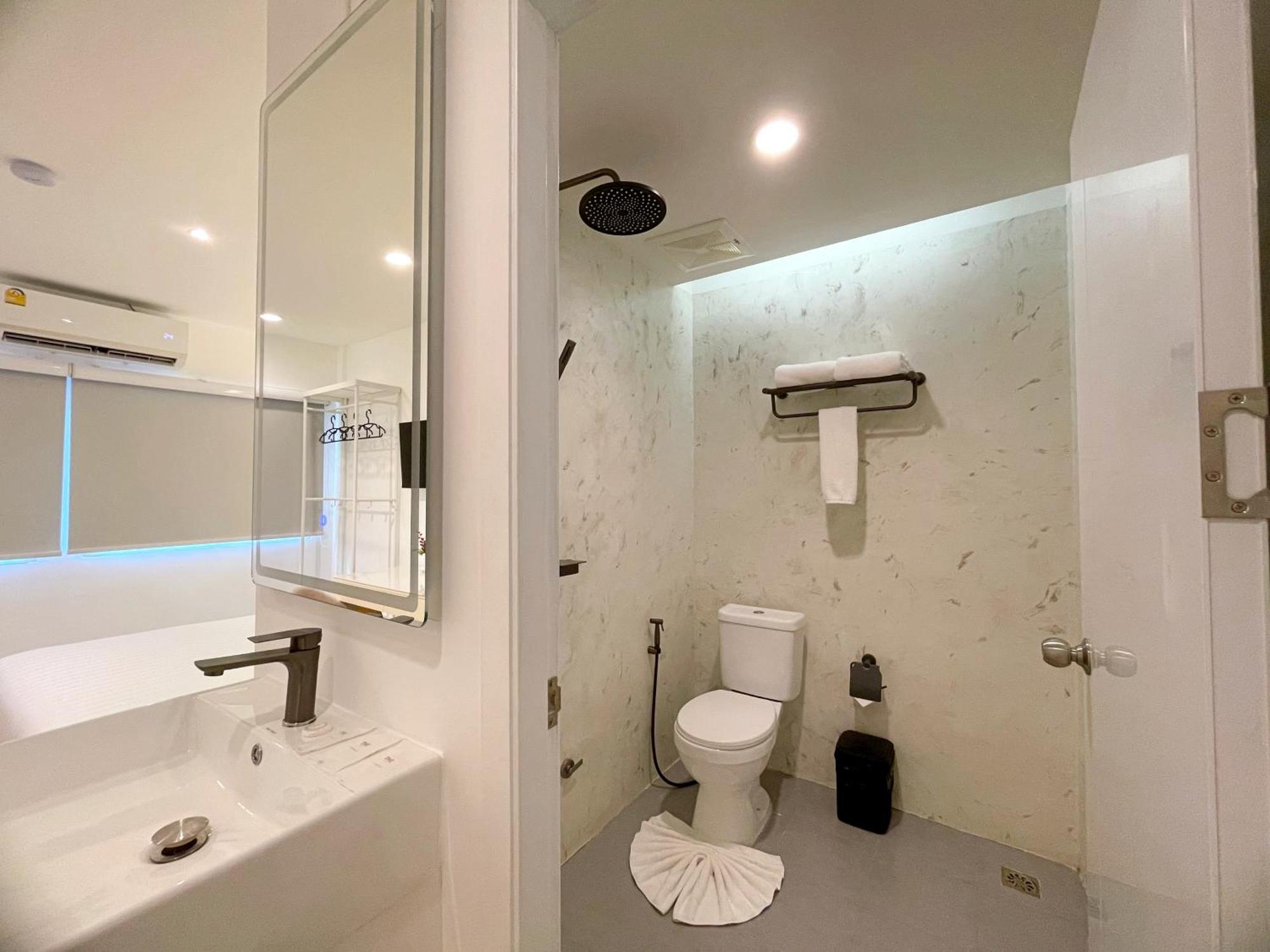 Arawana Express Sukhumvit 22 Aparthotel Bangkok Exterior foto